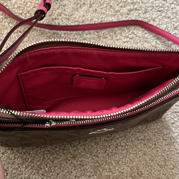 Brand New Coach Signature Ew Pop Crossbody bag with removable zip pouch - Picture 5 of 13